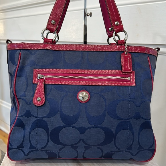 Coach Bag Laura Signature Canvas Tote - Picture 4 of 17